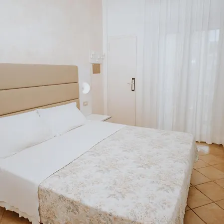 Отель Gabriella 3*